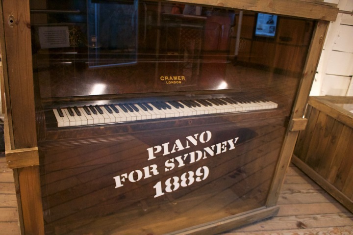 Piano Cutty Sark Exponate.jpg